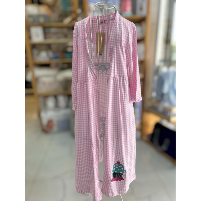 روب قطني ناعم وخفيف، مثالي لإطلالة مريحة وأنيقة داخل البيت 