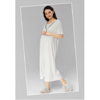 قميص نوم صيفي نص كم قبة سبعة مع فتحة رضاعة لون اوفوايت و خط اسود و روب سادة لون اوفوايت مع خط اسود