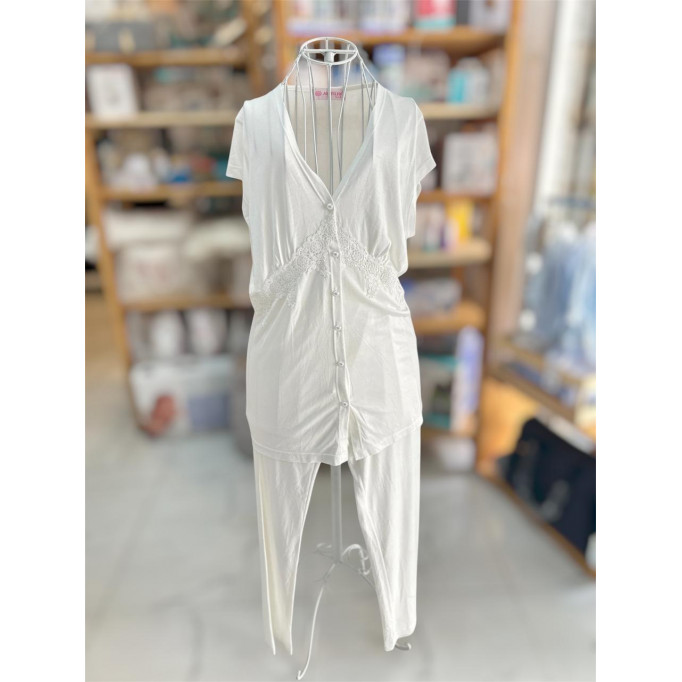 بيجاما حمل ورضاعة أنيقة وخفيفة، مصممة لتمنحك الراحة والنعومة خلال الحمل وبعد الولادة