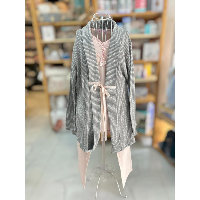 بيجاما حمل مريحة وأنيقة، مصممة لتمنحك إحساس بالنعومة والدفء الخفيف خلال الحمل 