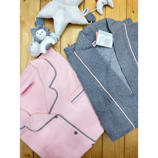 بيجامة نفاس بزرار مع روب رمادي دافئ