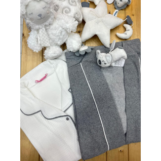 بيجامة نفاس بزرار مع روب رمادي دافئ