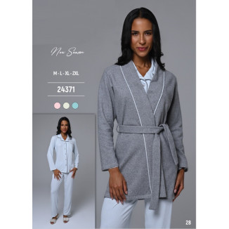 بيجامة نفاس بزرار مع روب رمادي دافئ