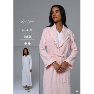 قميص نوم مصوف ناعم بأكمام طويلة وأزرار أمامية